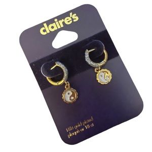 Claire’s 18kt Gold Plated Dangling Hoop Ying Yang Design